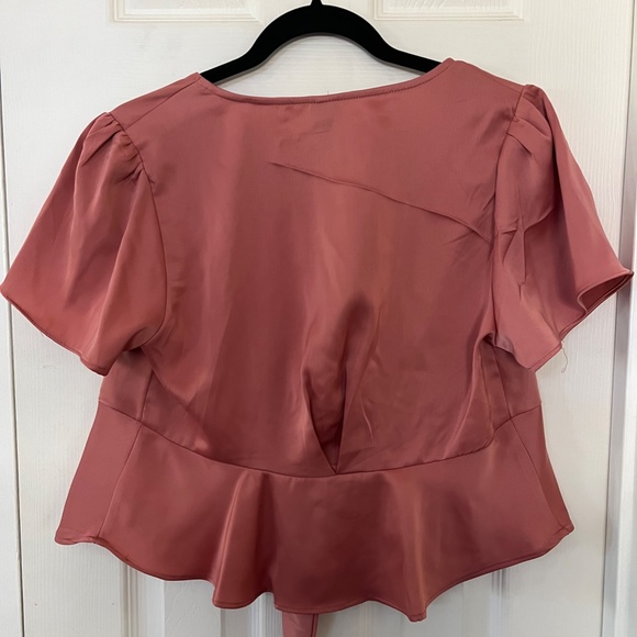 WIDLE FABLE Rose Tie Front Crop Top Silk NWOT - Picture 2 of 3